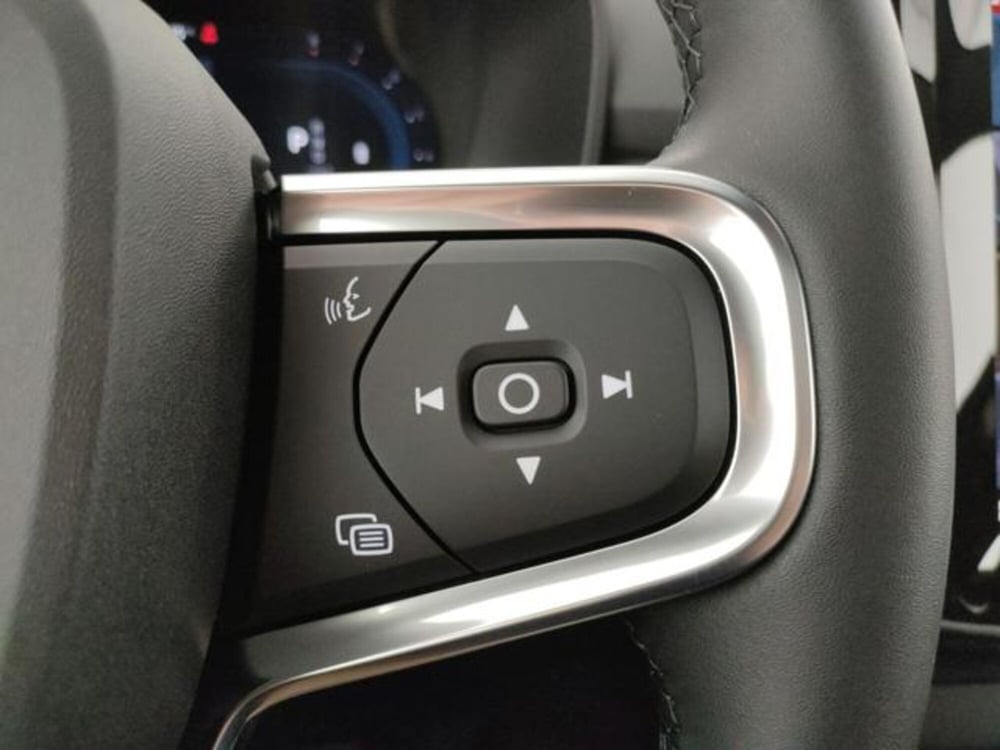 Volvo XC40 nuova a Modena (19)