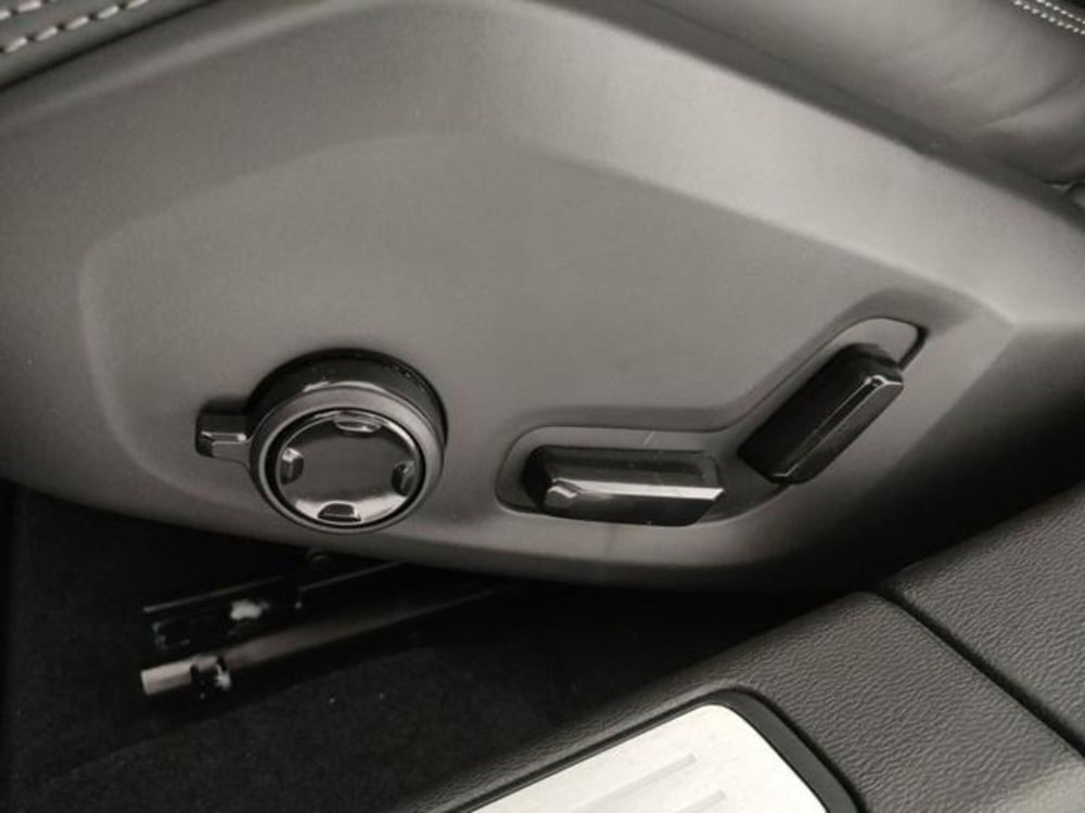 Volvo V60 nuova a Modena (16)