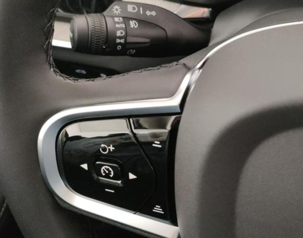 Volvo V60 nuova a Modena (20)
