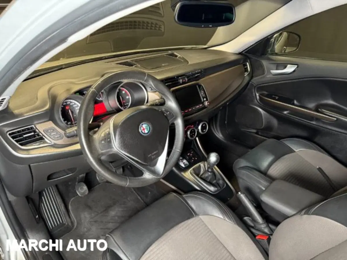 Alfa Romeo Giulietta usata a Perugia (10)