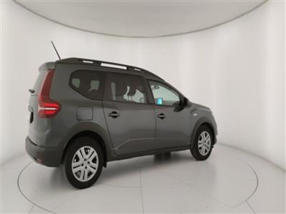 Dacia Jogger usata a Bari (8)