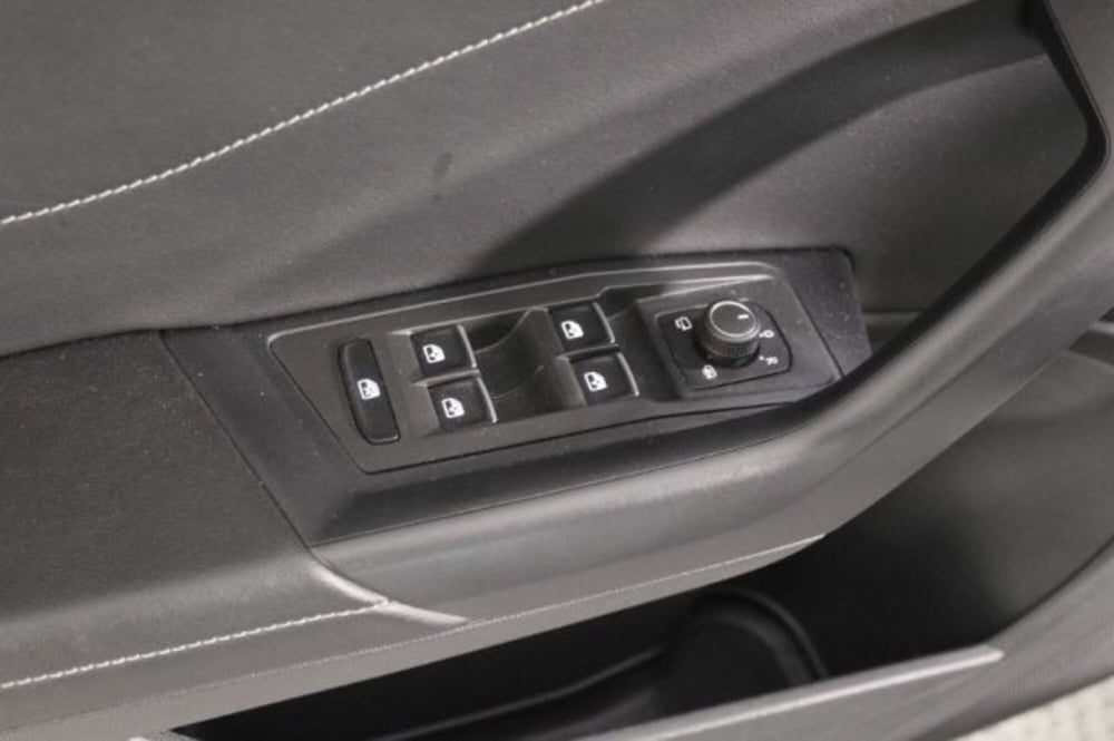 Volkswagen T-Roc usata a Novara (14)