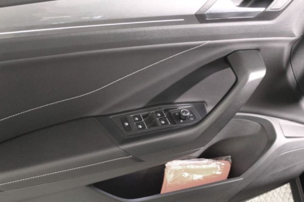 Volkswagen T-Roc usata a Novara (12)