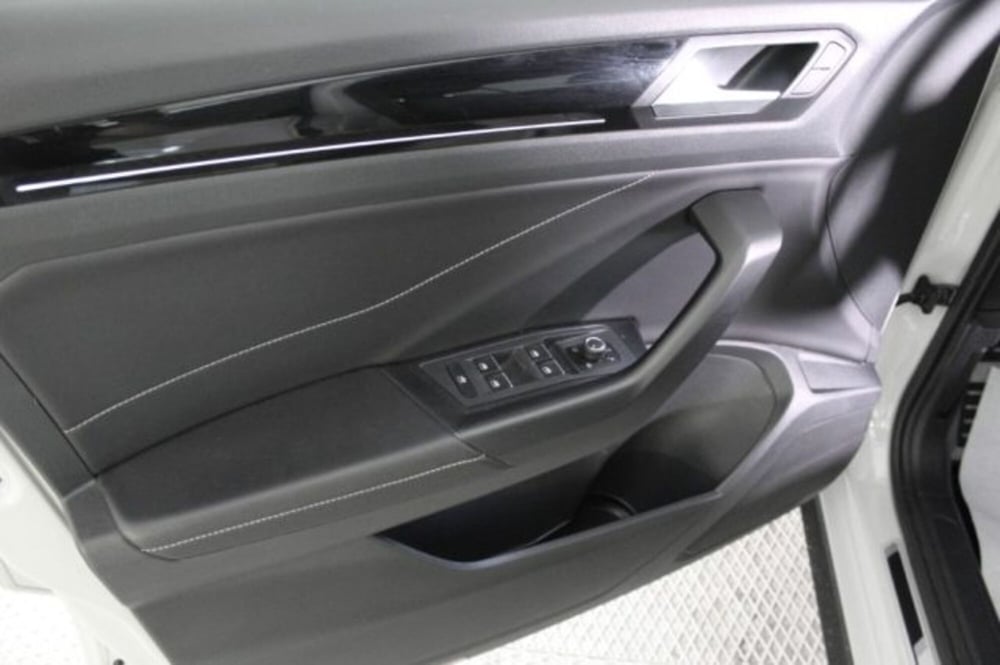 Volkswagen T-Roc usata a Novara (12)