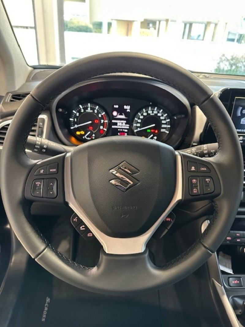 Suzuki S-Cross nuova a Novara (5)