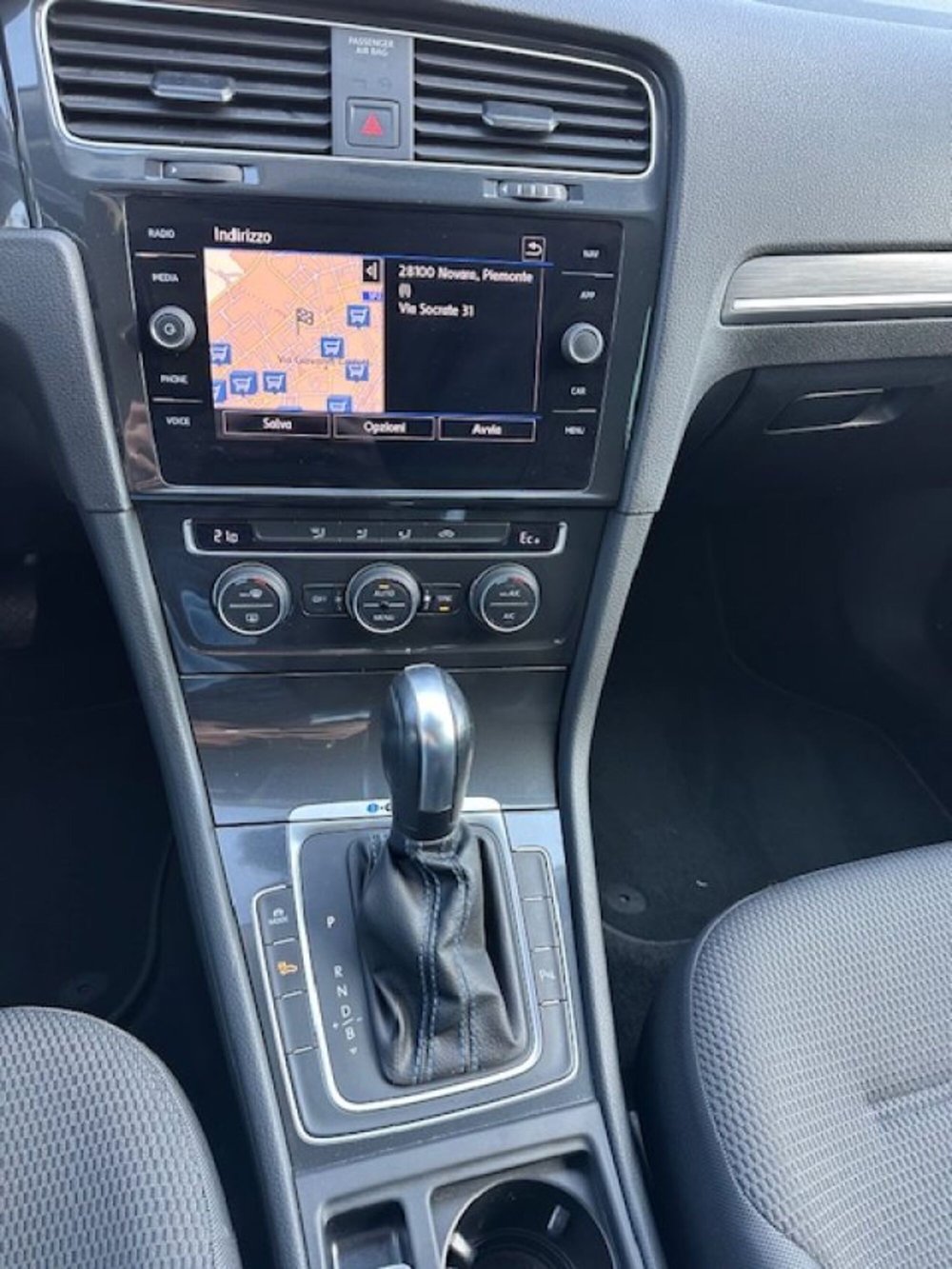 Volkswagen e-Golf usata a Novara (7)