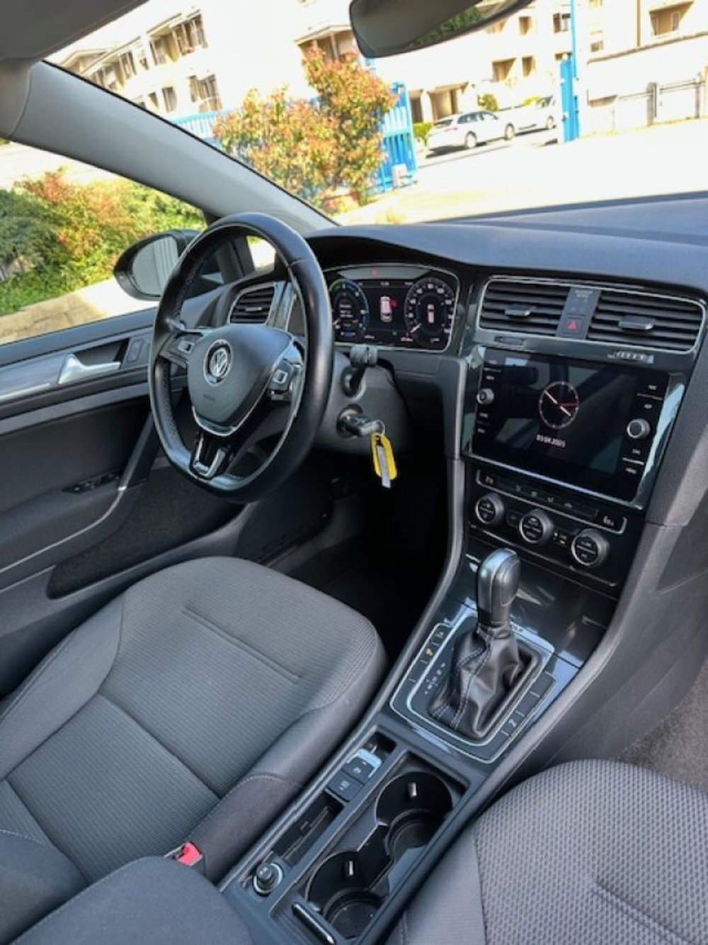 Volkswagen e-Golf usata a Novara (8)