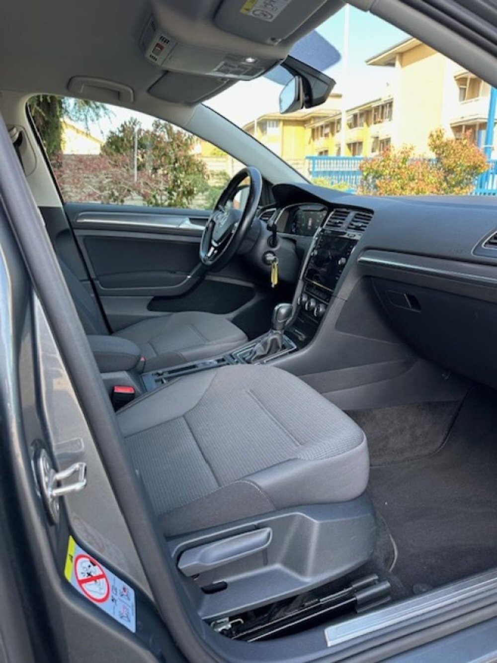 Volkswagen e-Golf usata a Novara (9)