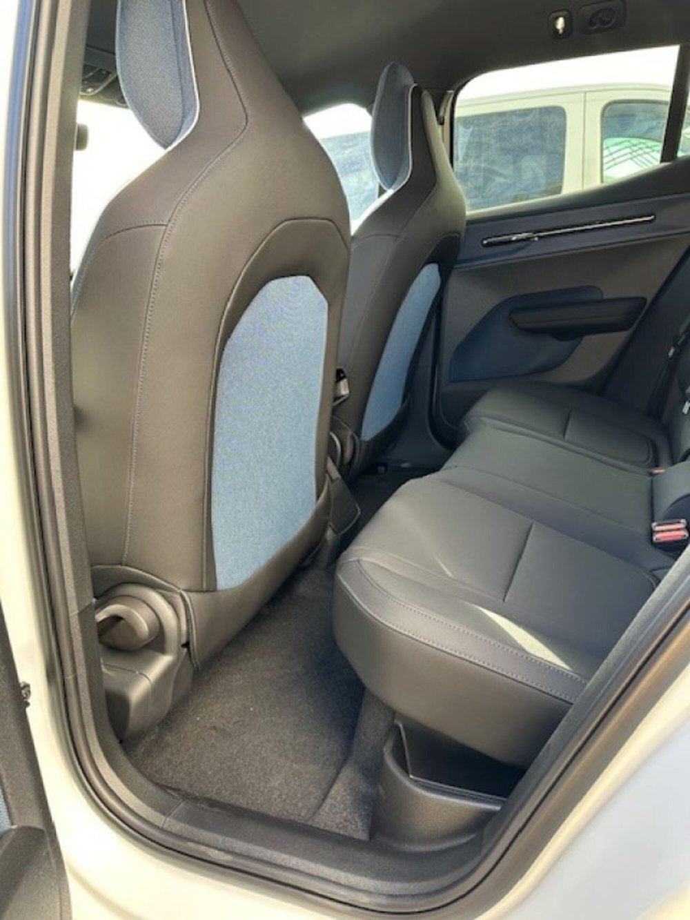 Volvo EX30 nuova a Novara (10)