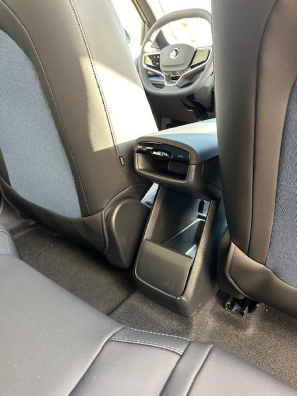 Volvo EX30 nuova a Novara (11)