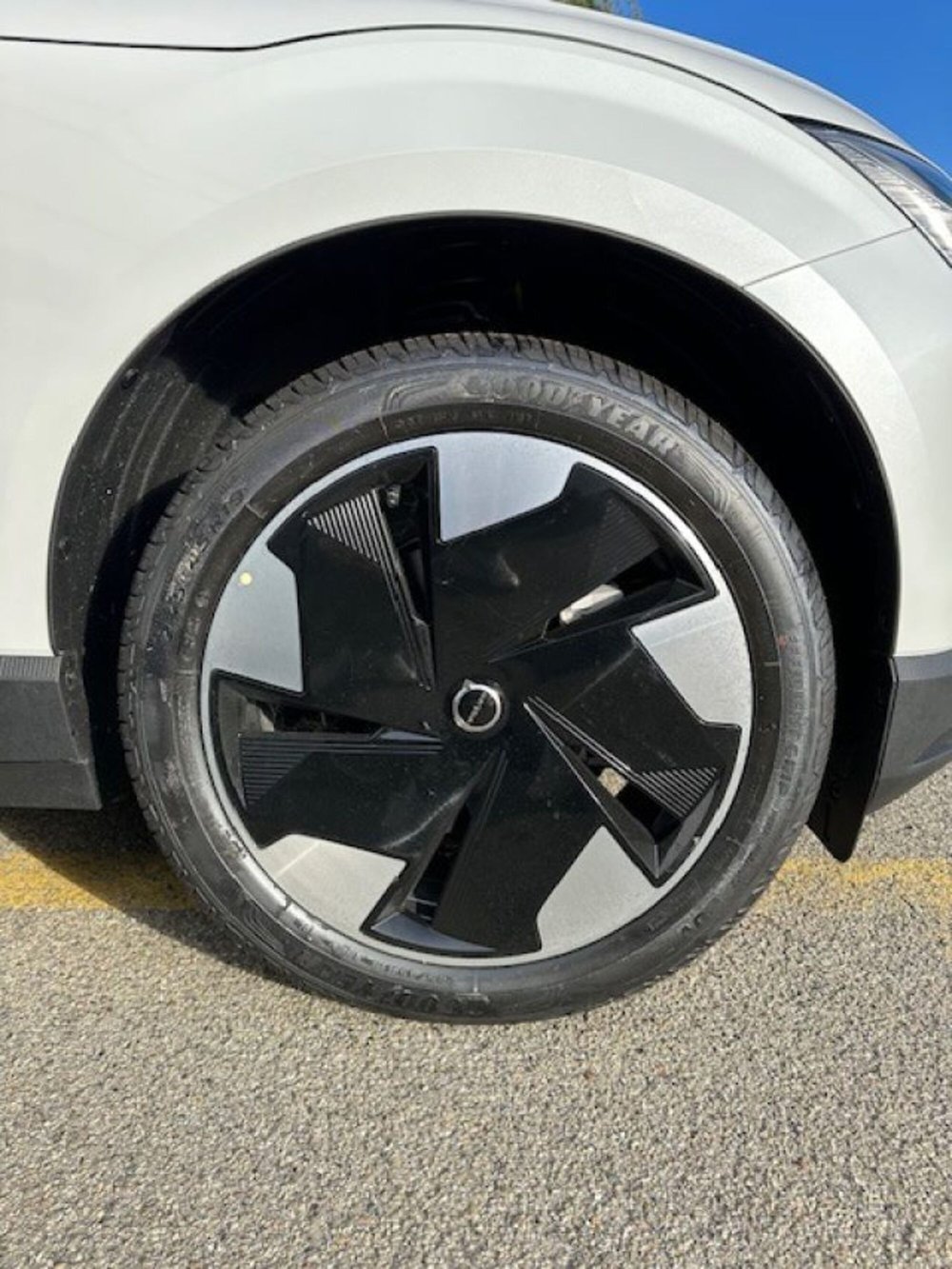 Volvo EX30 nuova a Novara (14)