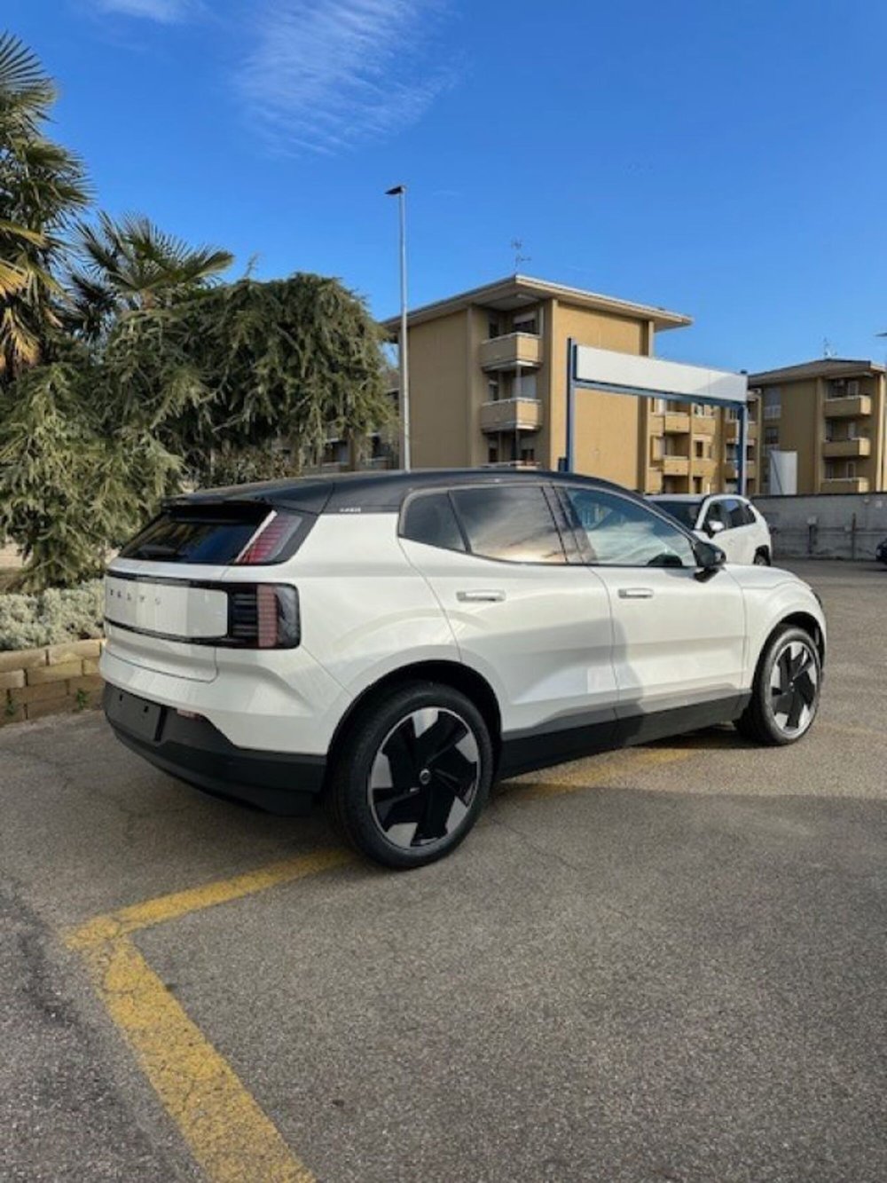Volvo EX30 nuova a Novara (16)