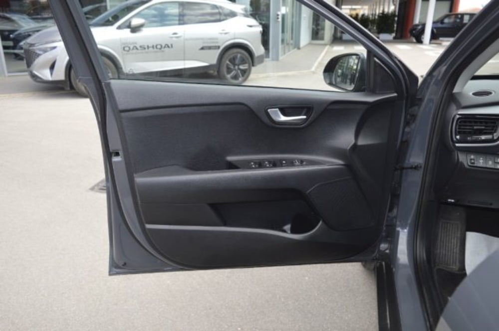 Kia Stonic usata a Latina (12)