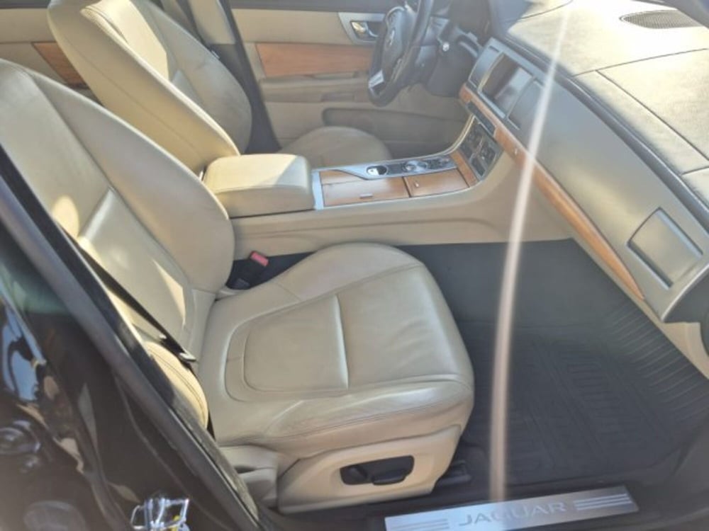 Jaguar XF usata a Bologna (11)