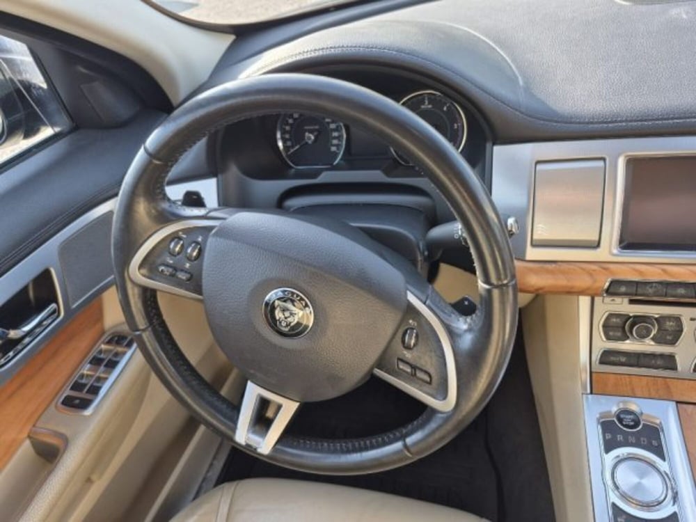 Jaguar XF usata a Bologna (7)