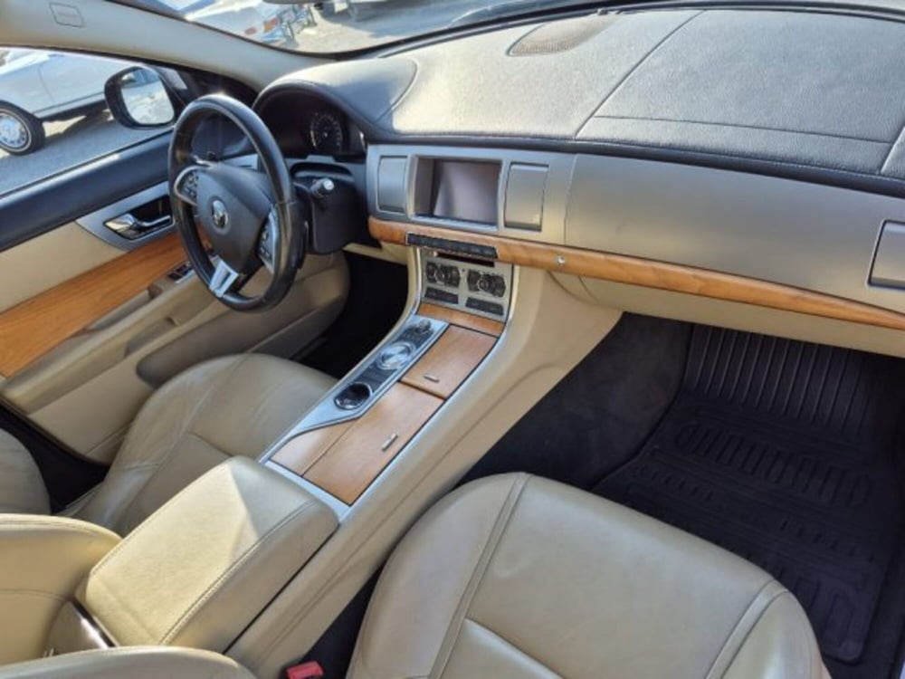 Jaguar XF usata a Bologna (8)