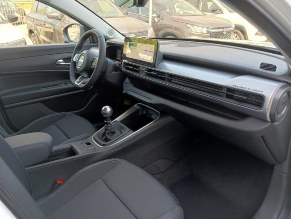 Jeep Avenger nuova a Brescia (15)