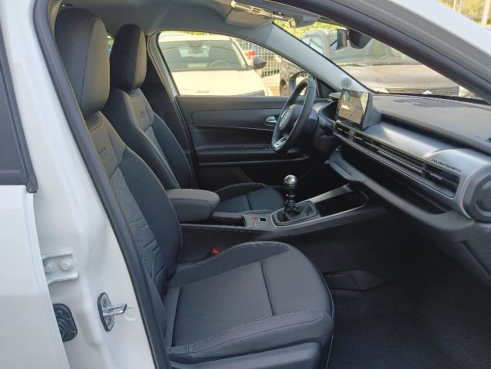 Jeep Avenger nuova a Brescia (16)