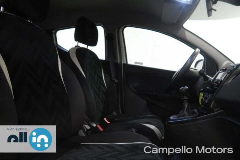 Lancia Ypsilon usata a Venezia (14)