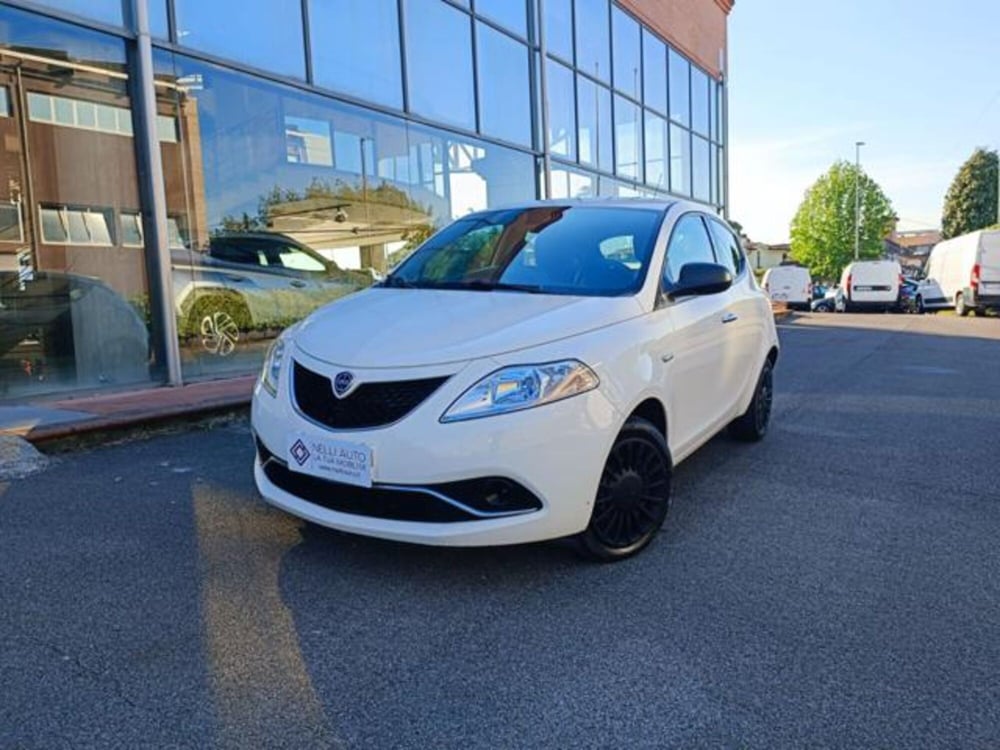 Lancia Ypsilon usata a Pisa