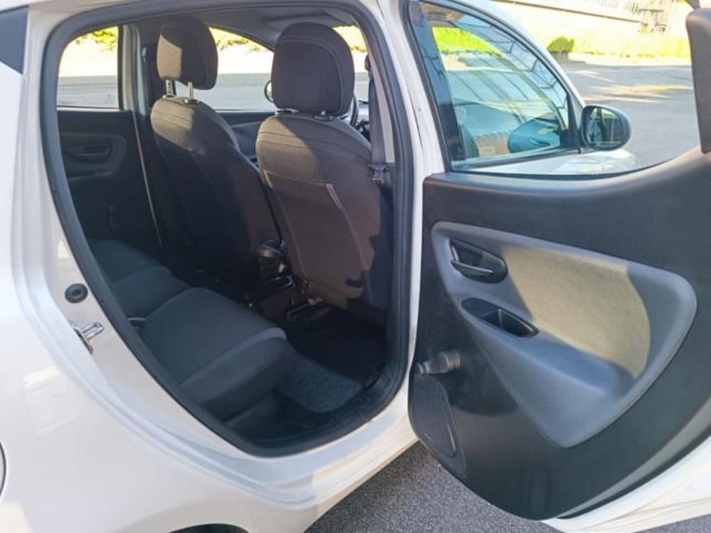 Lancia Ypsilon usata a Pisa (11)