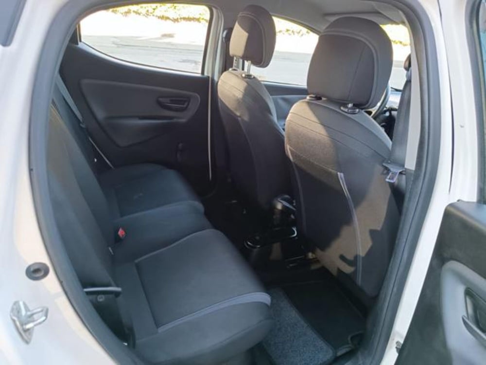 Lancia Ypsilon usata a Pisa (13)