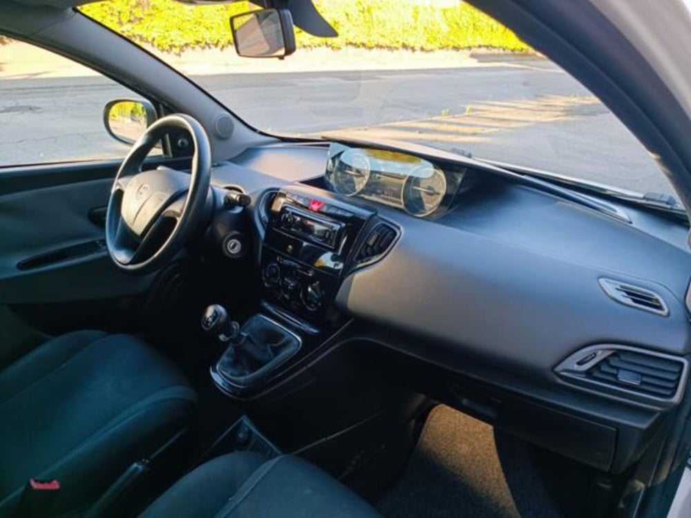 Lancia Ypsilon usata a Pisa (14)