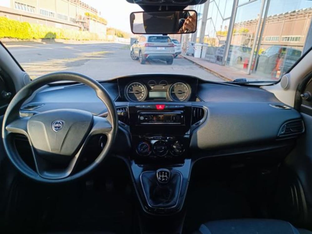 Lancia Ypsilon usata a Pisa (15)