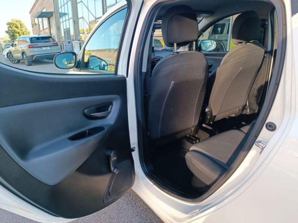 Lancia Ypsilon usata a Pisa (16)