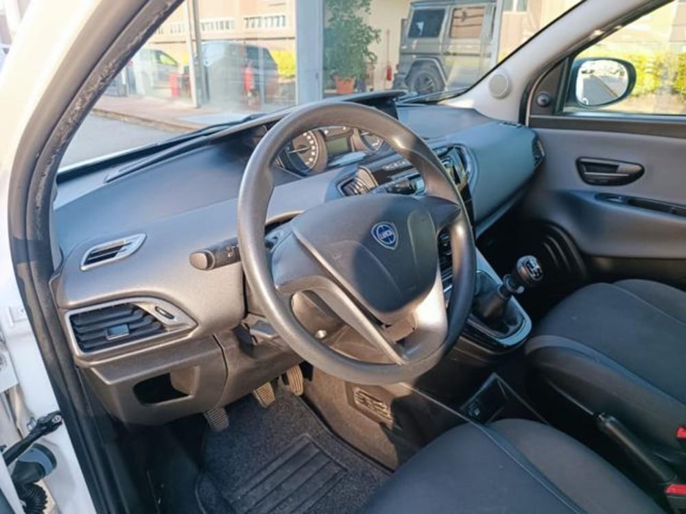 Lancia Ypsilon usata a Pisa (18)