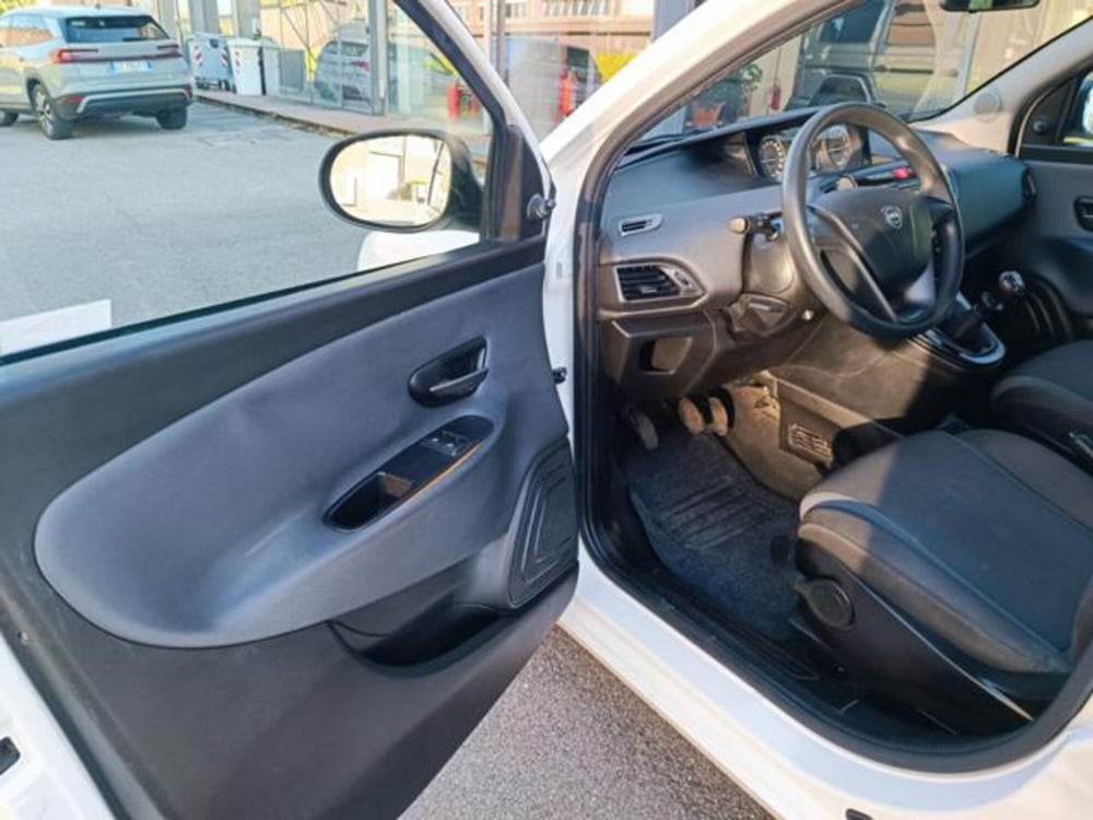 Lancia Ypsilon usata a Pisa (17)