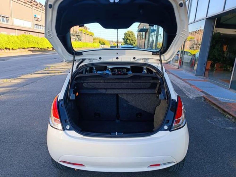 Lancia Ypsilon usata a Pisa (19)