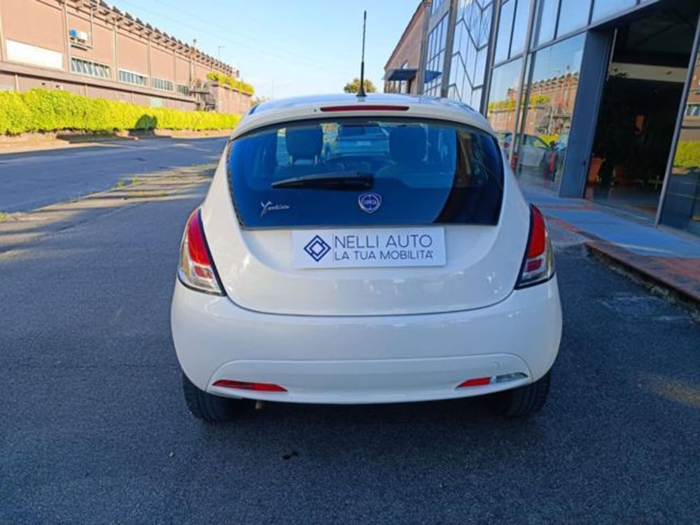 Lancia Ypsilon usata a Pisa (4)