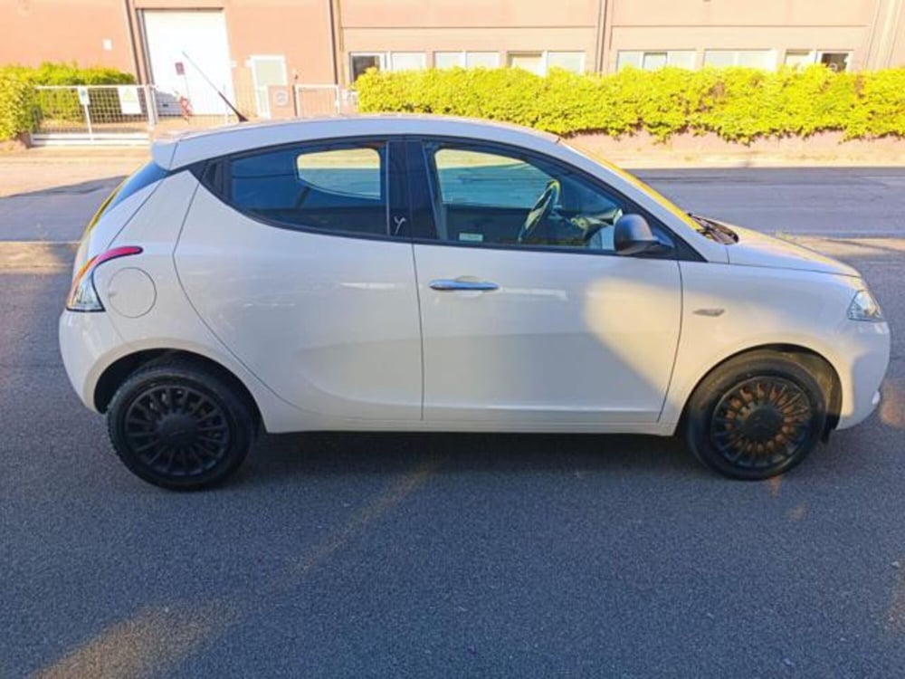 Lancia Ypsilon usata a Pisa (5)
