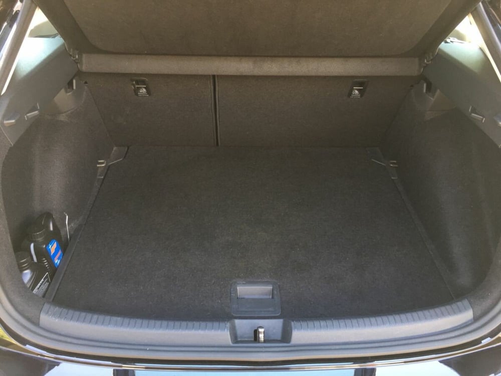 Volkswagen Taigo usata a Lecco (12)