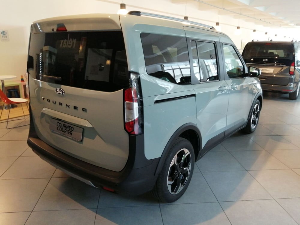 Ford Tourneo Courier nuova a Brescia (6)