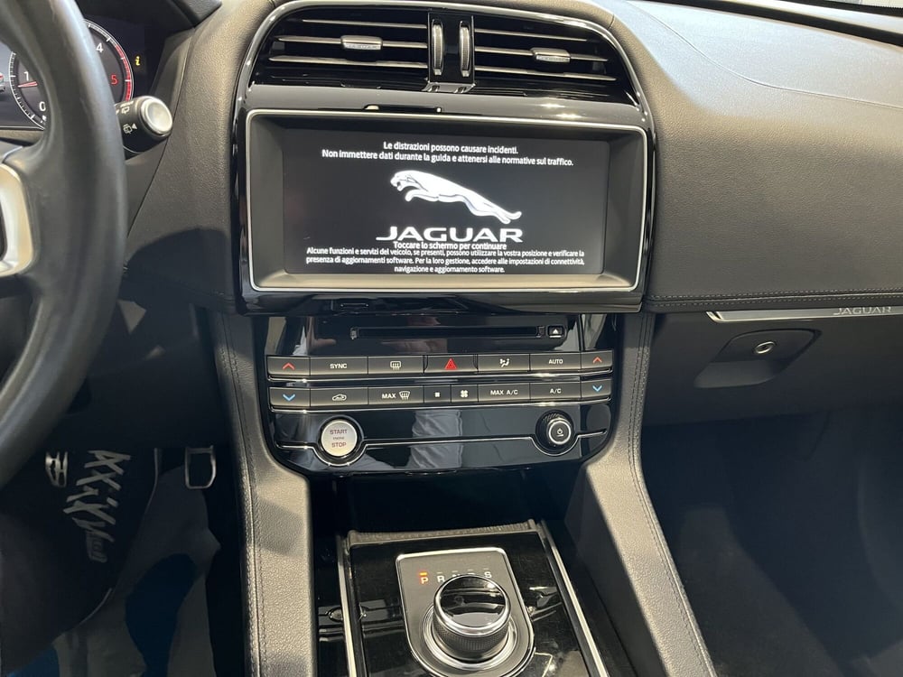 Jaguar F-Pace usata a Catania (11)