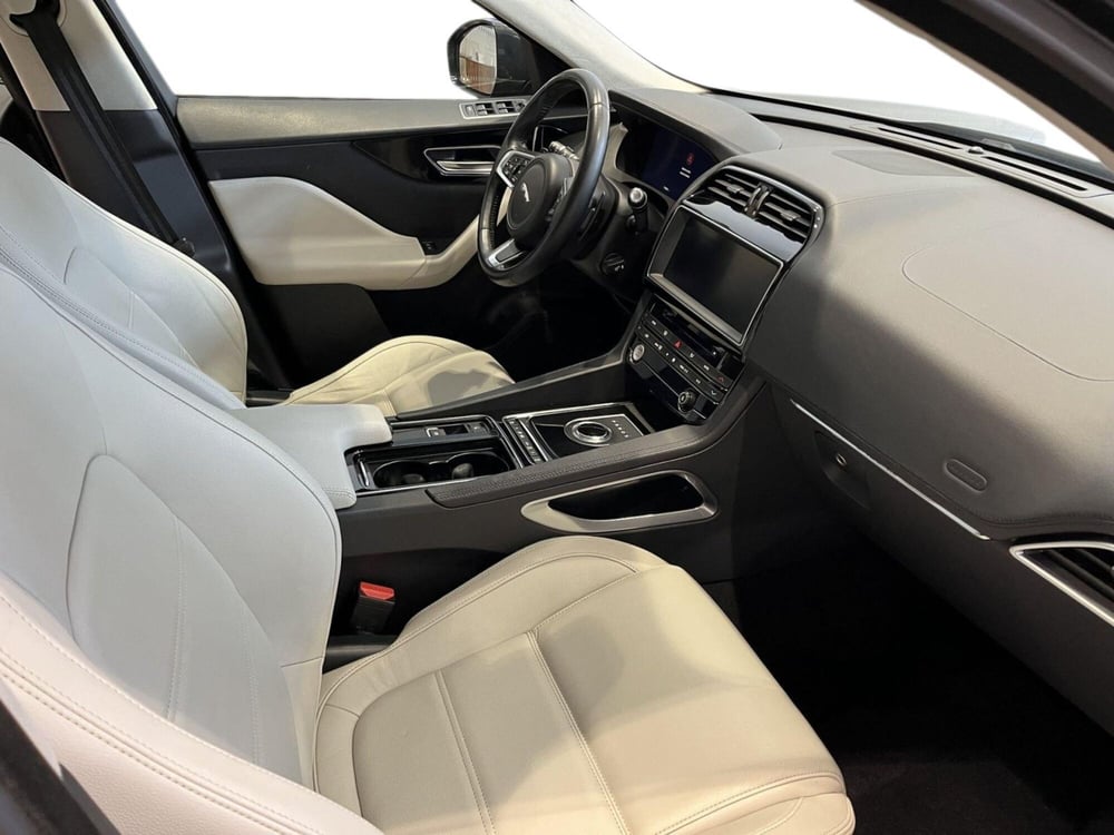 Jaguar F-Pace usata a Catania (3)