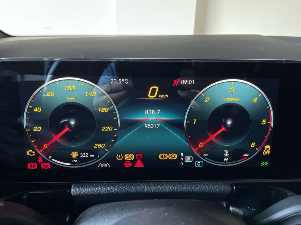 Mercedes-Benz GLA SUV usata a Bergamo (13)