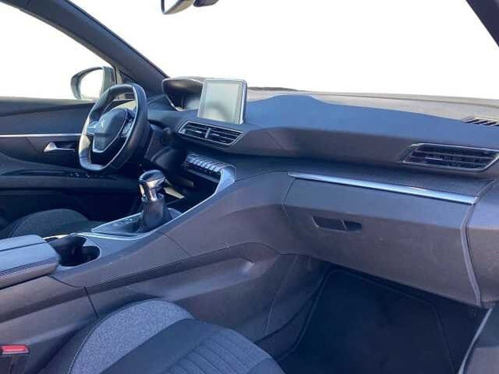 Peugeot 5008 usata a Napoli (15)