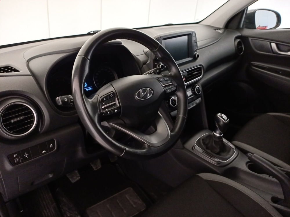 Hyundai Kona usata a Bari (5)
