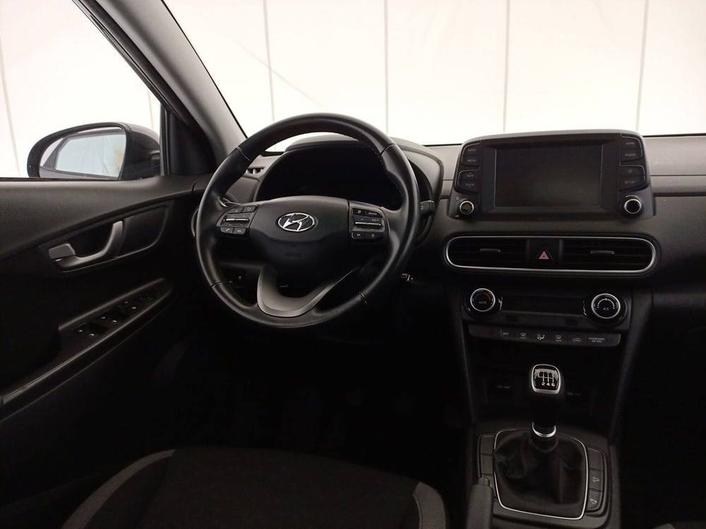 Hyundai Kona usata a Bari (9)