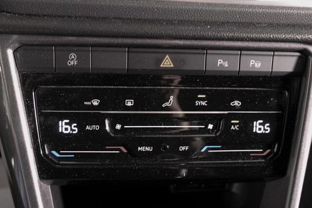 Volkswagen T-Roc Cabrio usata a Novara (13)