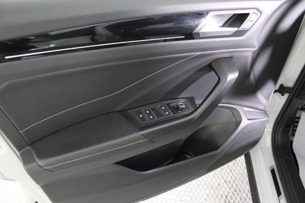 Volkswagen T-Roc usata a Novara (12)
