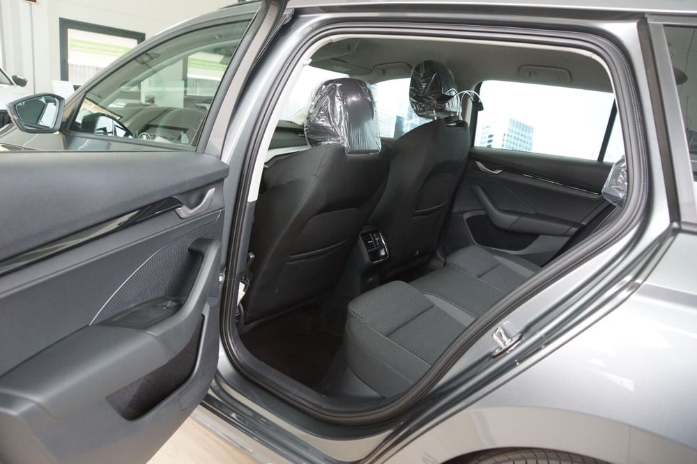 Skoda Octavia Station Wagon nuova a Torino (10)