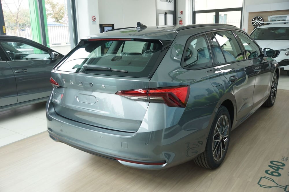 Skoda Octavia Station Wagon nuova a Torino (6)