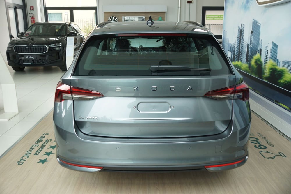 Skoda Octavia Station Wagon nuova a Torino (7)