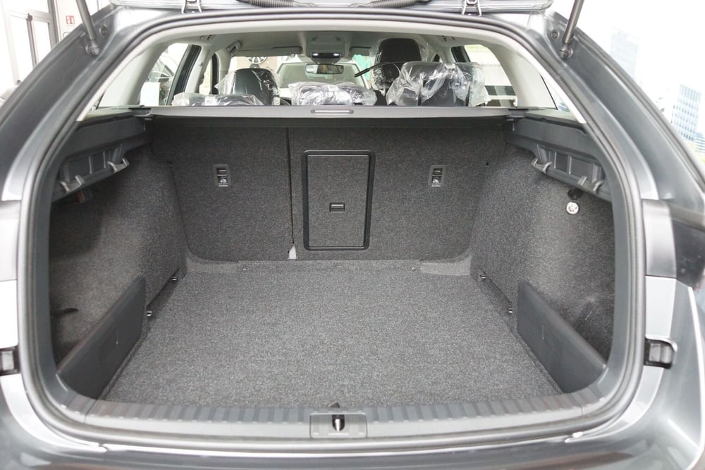 Skoda Octavia Station Wagon nuova a Torino (9)