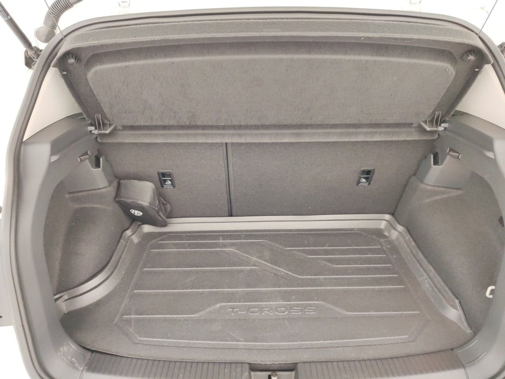 Volkswagen T-Cross usata a Massa-Carrara (15)
