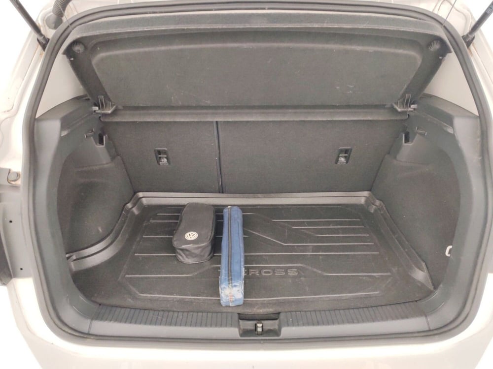 Volkswagen T-Cross usata a Massa-Carrara (16)